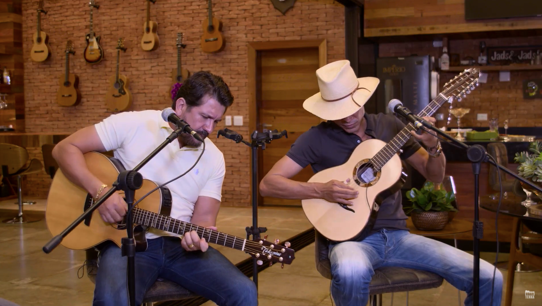 JADSJADSON-REISCOMUNICA2